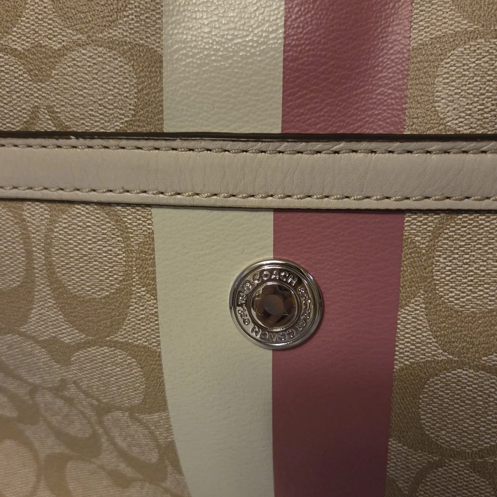 VEUC Coach Chelsea Heritage Leather Shoulder Tote Bag In Beige & Pink Beautiful! - Picture 3 of 11